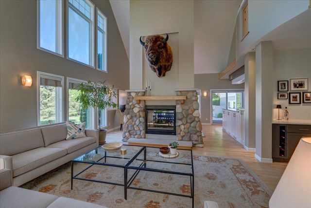 5596 Surrey Lane, Waunakee, WI 53597