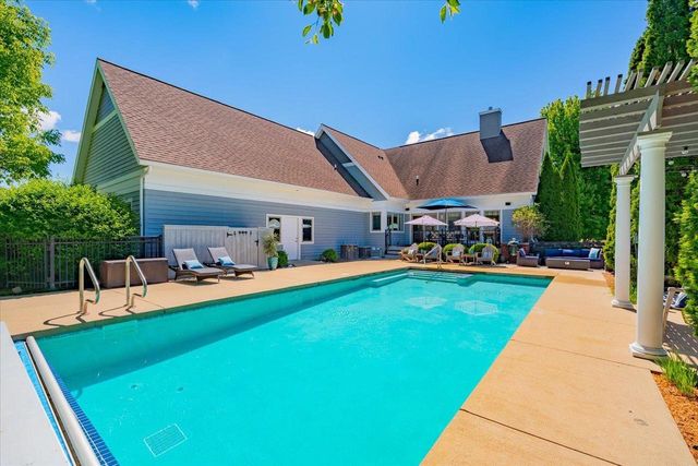 5596 Surrey Lane, Waunakee, WI 53597