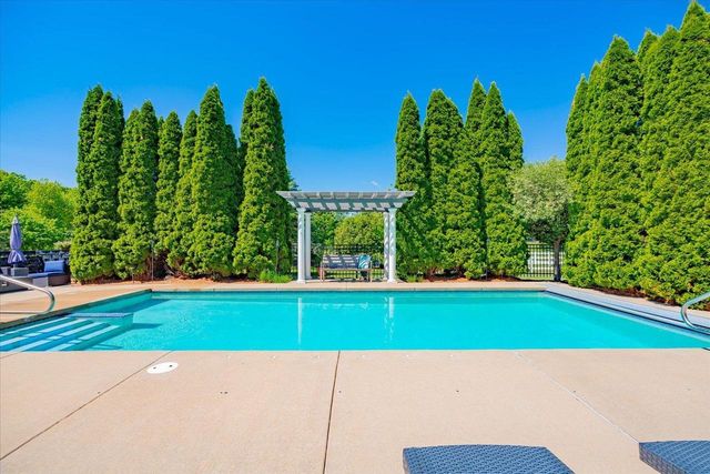 5596 Surrey Lane, Waunakee, WI 53597