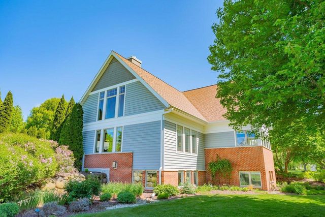 5596 Surrey Lane, Waunakee, WI 53597