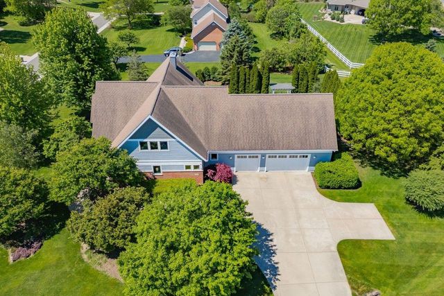 5596 Surrey Lane, Waunakee, WI 53597