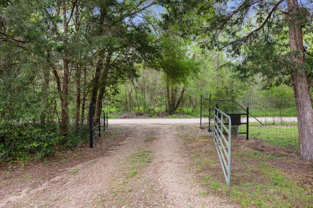 24661 Squirrel Road, New Ulm, TX 78950