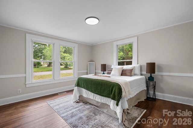 355 15th Avenue NE, Hickory, NC 28601