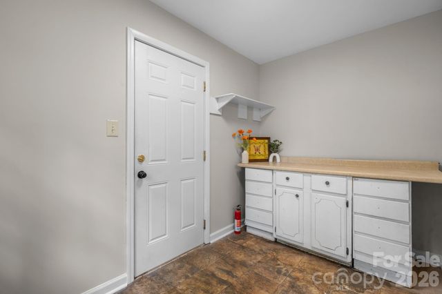 355 15th Avenue NE, Hickory, NC 28601
