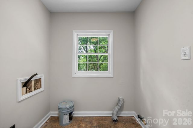 355 15th Avenue NE, Hickory, NC 28601