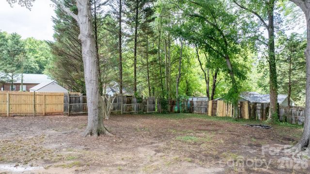 355 15th Avenue NE, Hickory, NC 28601