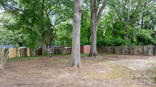 355 15th Avenue NE, Hickory, NC 28601
