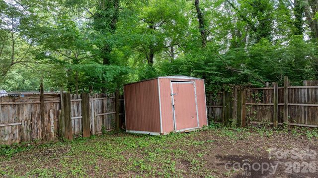 355 15th Avenue NE, Hickory, NC 28601
