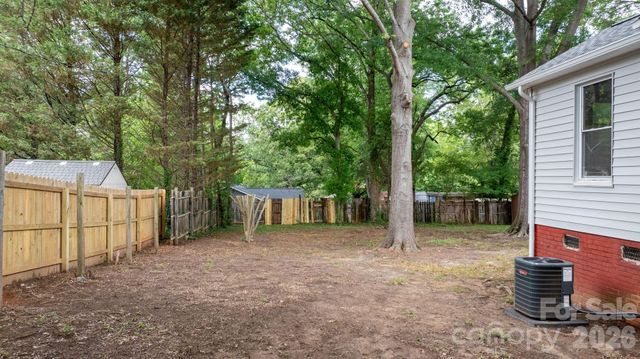 355 15th Avenue NE, Hickory, NC 28601