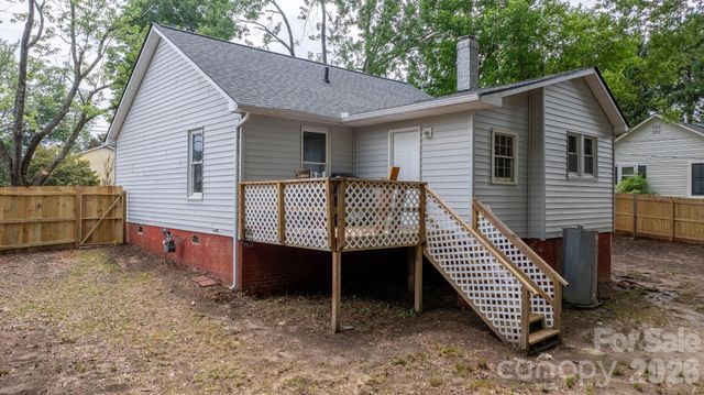 355 15th Avenue NE, Hickory, NC 28601