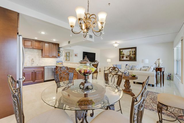 210 Wellington E, West Palm Beach, FL 33417
