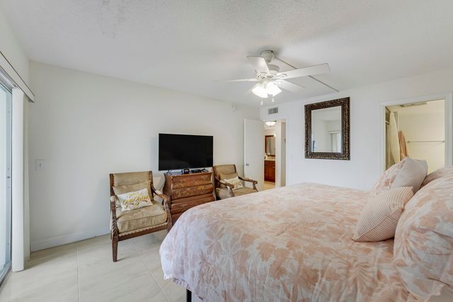 210 Wellington E, West Palm Beach, FL 33417