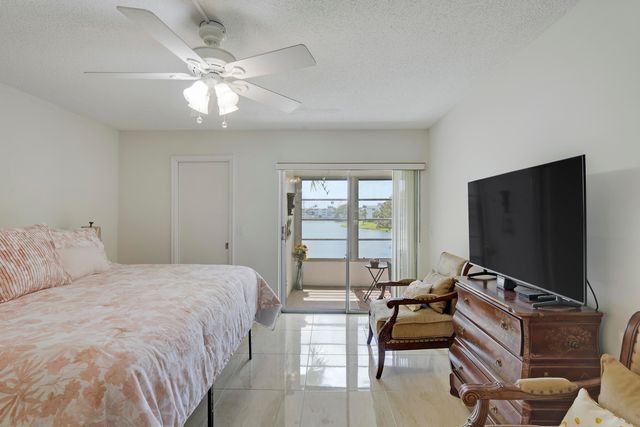 210 Wellington E, West Palm Beach, FL 33417