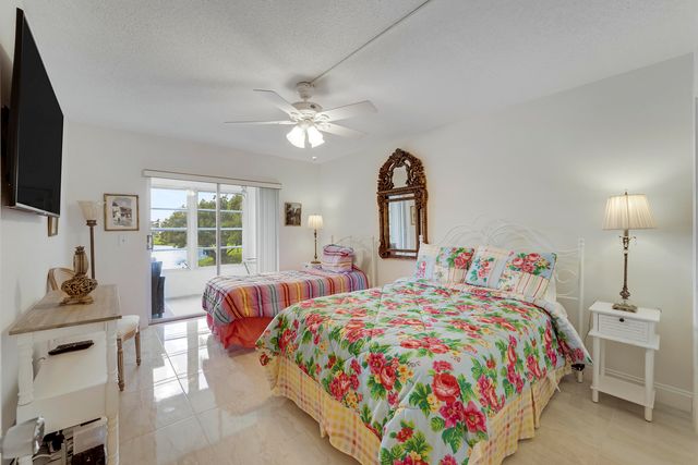 210 Wellington E, West Palm Beach, FL 33417