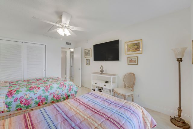 210 Wellington E, West Palm Beach, FL 33417