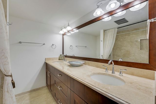210 Wellington E, West Palm Beach, FL 33417