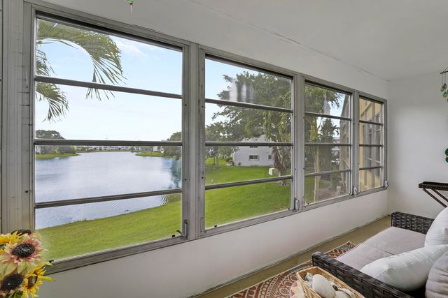 210 Wellington E, West Palm Beach, FL 33417
