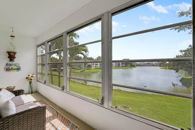 210 Wellington E, West Palm Beach, FL 33417