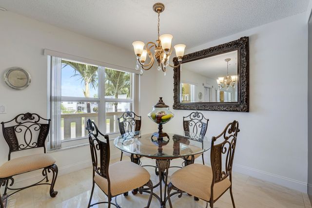 210 Wellington E, West Palm Beach, FL 33417