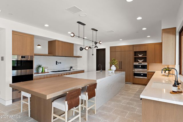 4536 E FOOTHILL Drive, Paradise Valley, AZ 85253