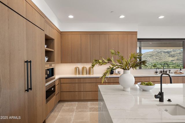 4536 E FOOTHILL Drive, Paradise Valley, AZ 85253