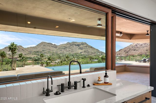 4536 E FOOTHILL Drive, Paradise Valley, AZ 85253