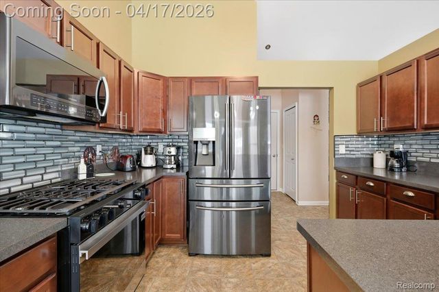 17482 Sunny Crest Drive, Brownstown Charter Township, MI 48174
