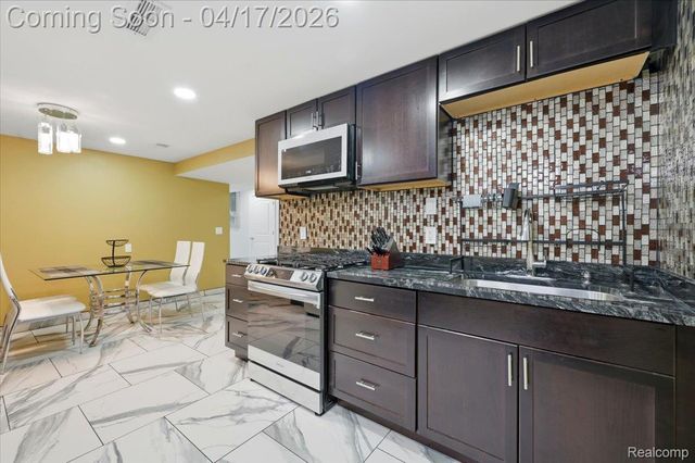 17482 Sunny Crest Drive, Brownstown Charter Township, MI 48174