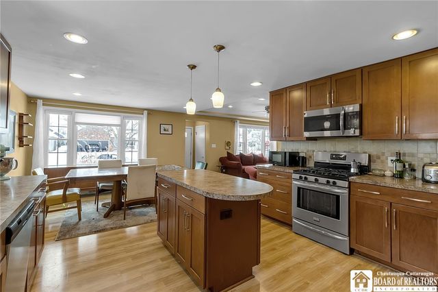 180 Bering Avenue, Tonawanda, NY 14223