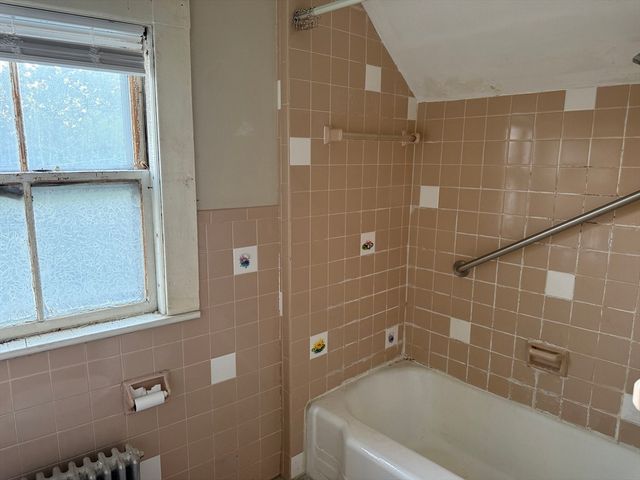 160 Hampshire St, Lowell, MA 01850