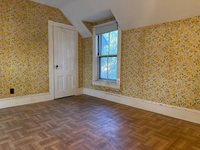 160 Hampshire St, Lowell, MA 01850