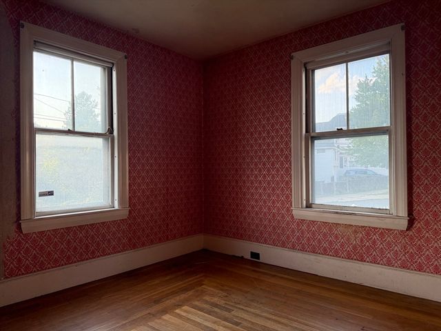 160 Hampshire St, Lowell, MA 01850