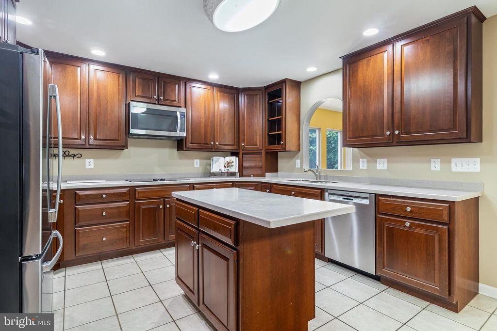 Image 15 of property listing at 203 MORGANS RIDGE CT, La Plata, MD 20646