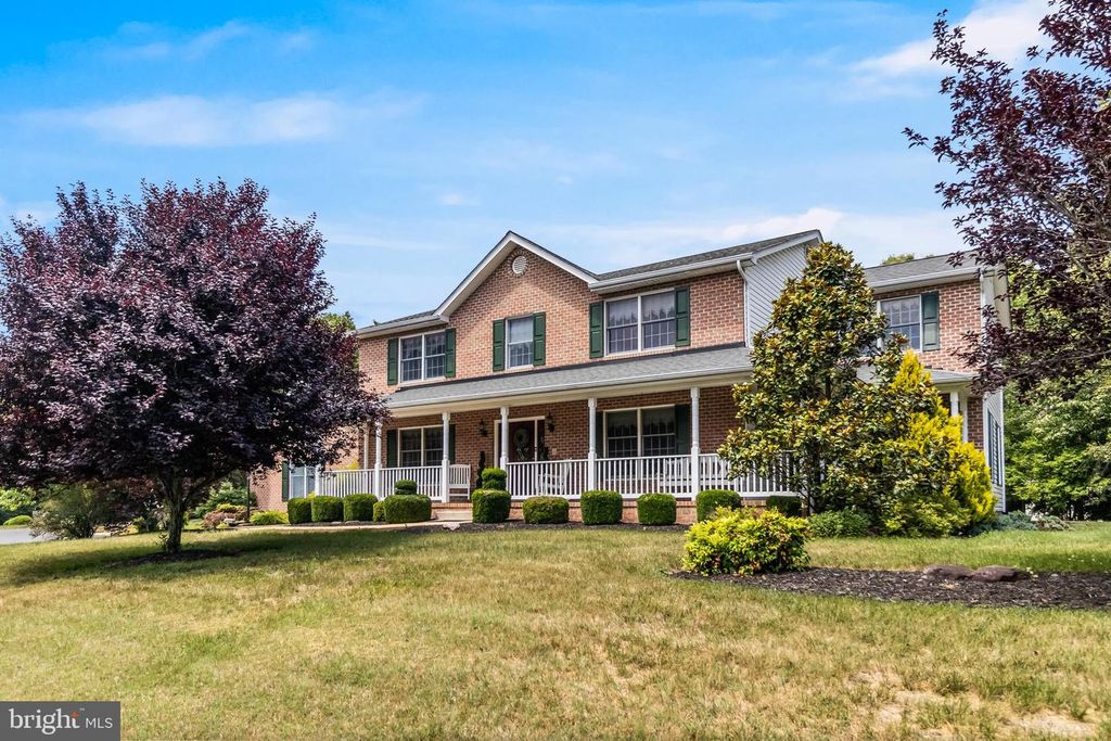 Image 2 of property listing at 203 MORGANS RIDGE CT, La Plata, MD 20646