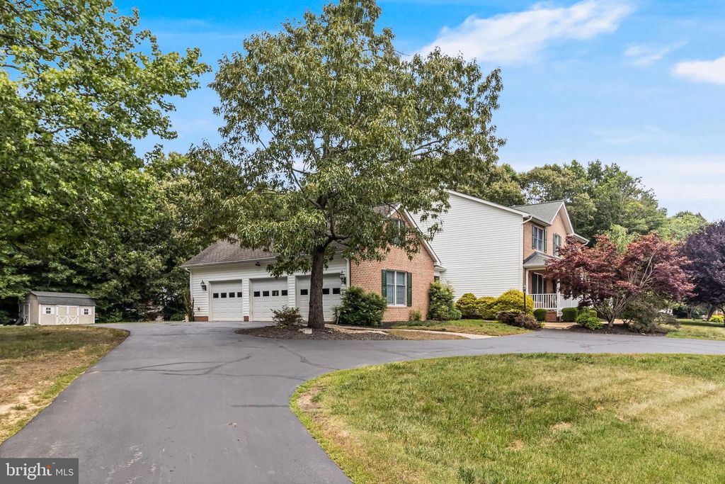 Image 3 of property listing at 203 MORGANS RIDGE CT, La Plata, MD 20646