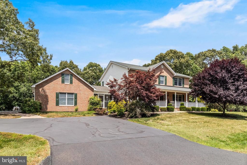 Image 5 of property listing at 203 MORGANS RIDGE CT, La Plata, MD 20646