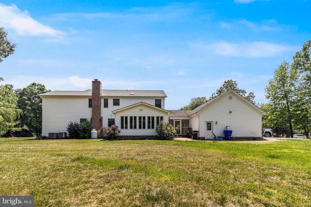 Image 6 of property listing at 203 MORGANS RIDGE CT, La Plata, MD 20646