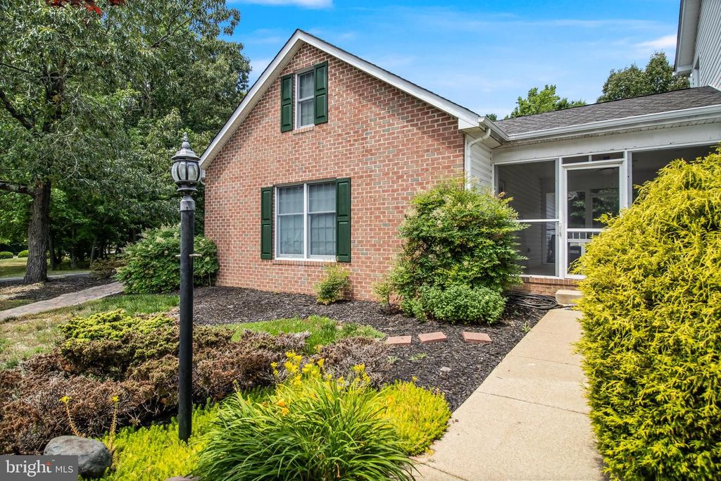 Image 9 of property listing at 203 MORGANS RIDGE CT, La Plata, MD 20646