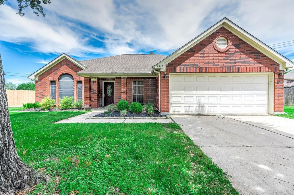 3717 Pin Oak Drive E, Pearland, TX 77581