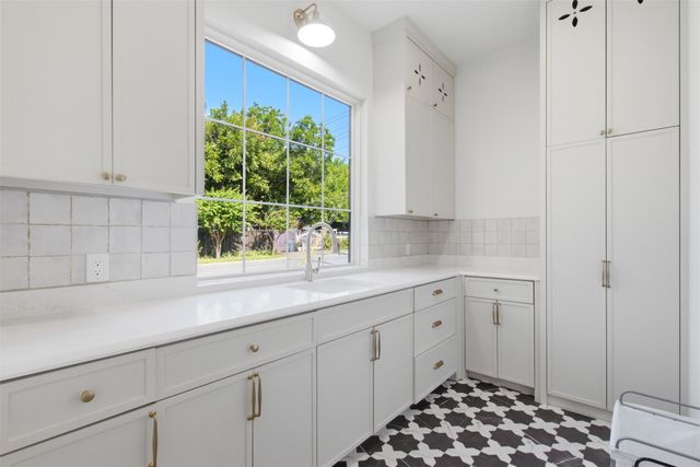 3305 Townsend Drive, Dallas, TX 75229