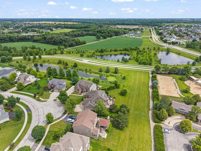 16022 S Selfridge Circle, Plainfield, IL 60586