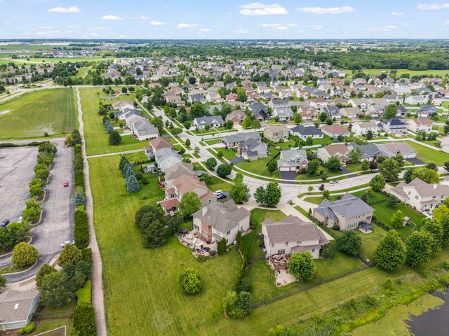 16022 S Selfridge Circle, Plainfield, IL 60586