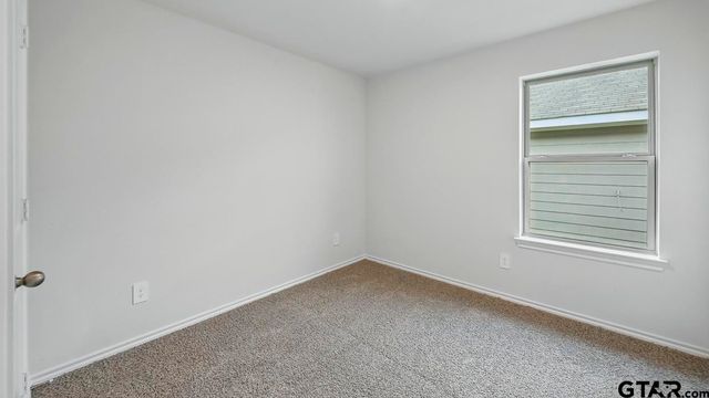 5016 Shumard Drive, Lindale, TX 75771