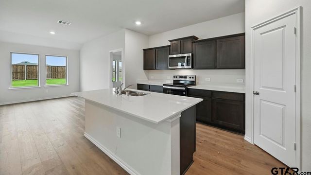 5016 Shumard Drive, Lindale, TX 75771