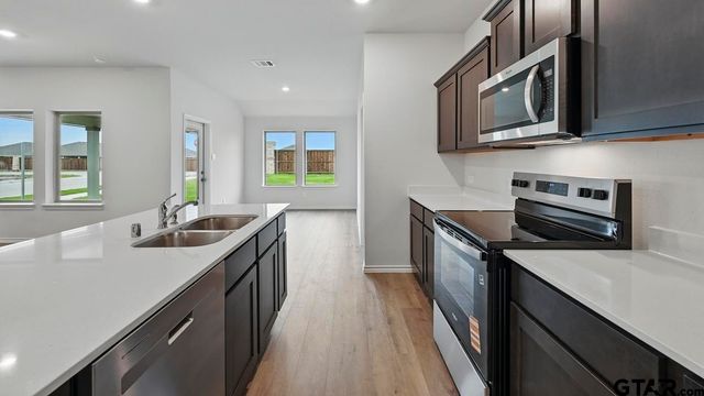 5016 Shumard Drive, Lindale, TX 75771