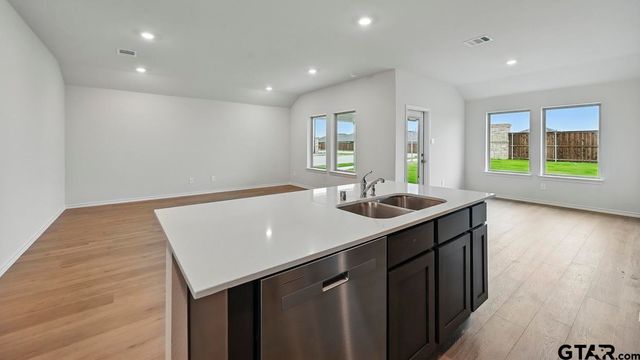 5016 Shumard Drive, Lindale, TX 75771