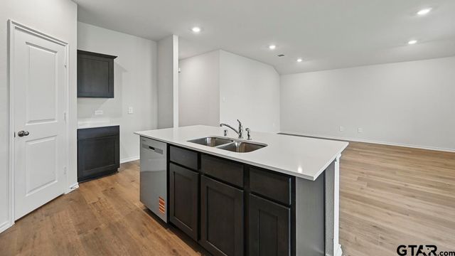5016 Shumard Drive, Lindale, TX 75771