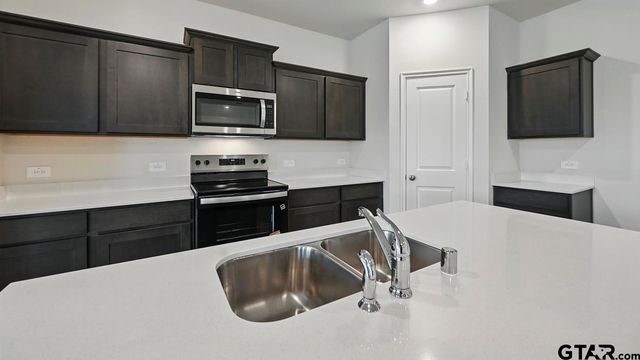 5016 Shumard Drive, Lindale, TX 75771