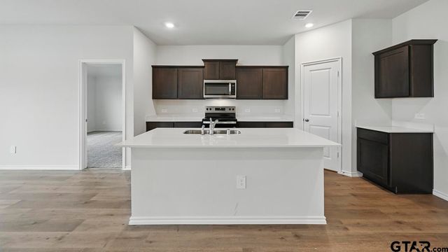5016 Shumard Drive, Lindale, TX 75771