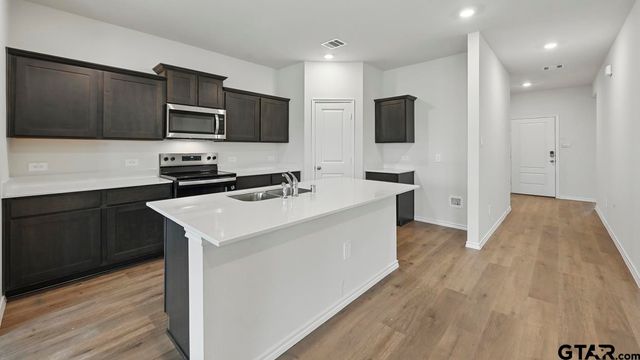 5016 Shumard Drive, Lindale, TX 75771